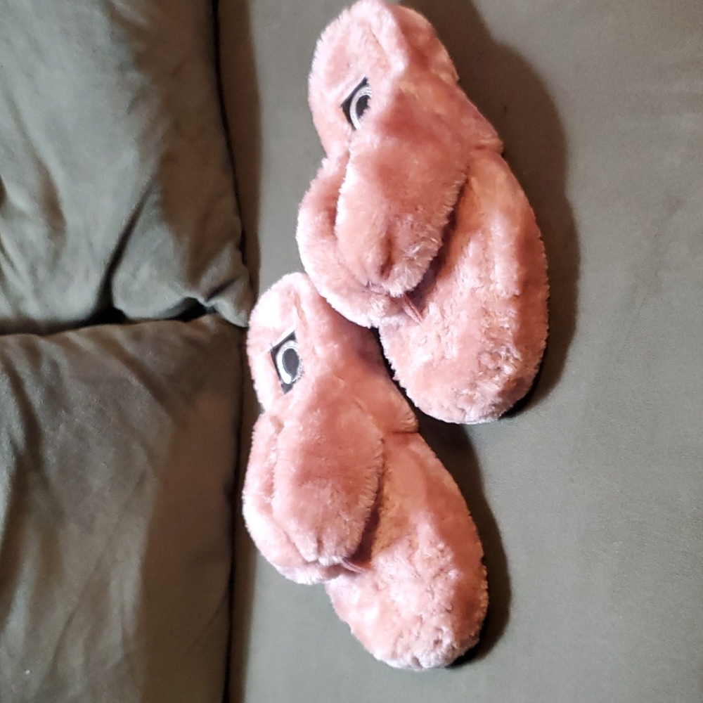 Cute pink plush fuzzy slippers/sandals sz 6.5 NWOT